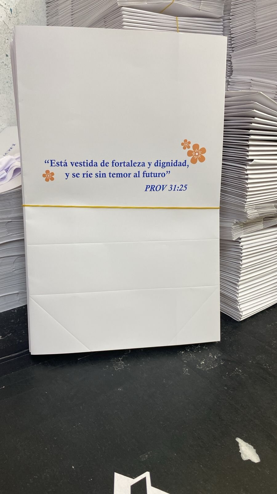 Packaging personalizado producido en planta para clientes corporativos en Lima