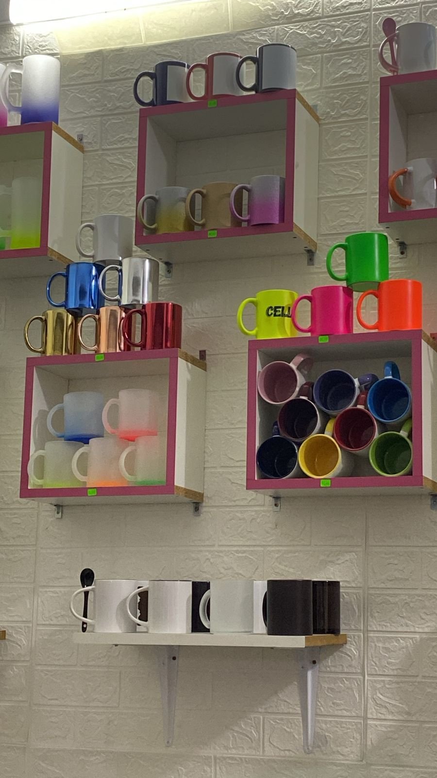 Cajas rígidas de lujo forradas a mano para productos premium – joyería, licores y electrónica